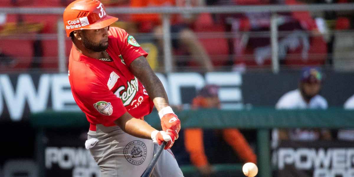 Jesús López con 2 hits ante Puerto Rico en Serie del Caribe